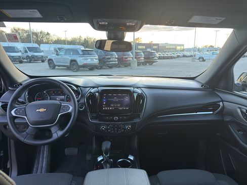 Used 2023 Chevrolet Traverse LT image 29