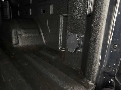 Used 2021 GMC Sierra 1500 4x4 Crew Cab w/ Sierra Value Package image 4