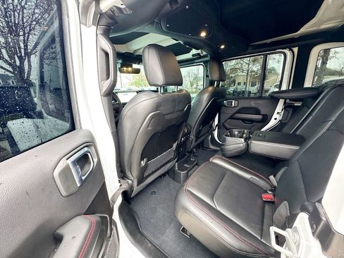 Used 2024 Jeep Wrangler Unlimited Rubicon image 31