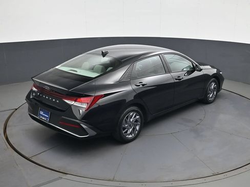 Certified 2024 Hyundai Elantra SEL FWD image 17