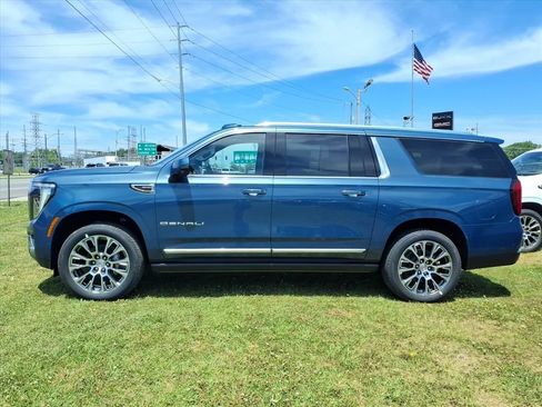 New 2026 GMC Yukon XL Denali w/ Denali Reserve Package AWD/4WD image 4
