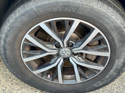 Used 2018 Volkswagen Tiguan SE image 11