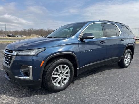 Used 2023 Chevrolet Traverse LT image 1