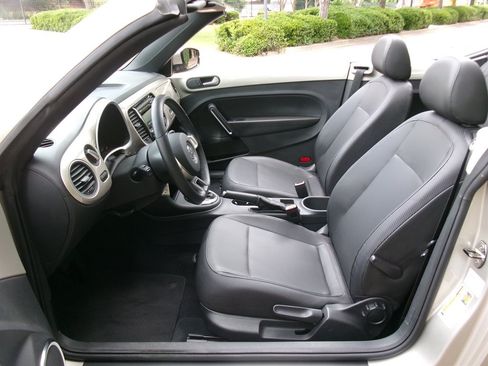 Used 2013 Volkswagen Beetle 2.5 50's Edition FWD image 16