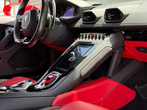 Used 2022 Lamborghini Huracan EVO RWD image 39