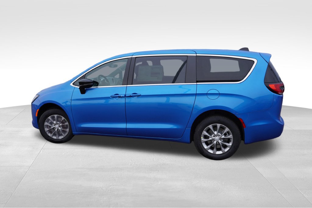 New 2027 Chrysler Pacifica Select AWD/4WD image 6