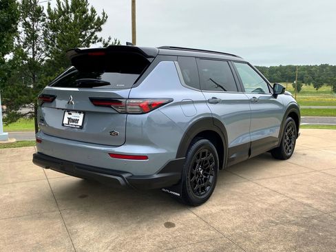 Used 2025 Mitsubishi Outlander SE AWD/4WD image 6