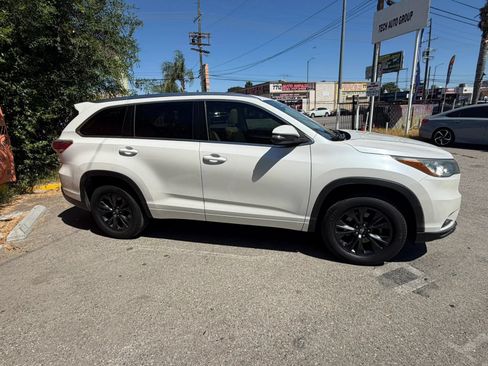 Used 2015 Toyota Highlander XLE FWD image 4