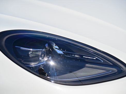 Certified 2026 Porsche Macan AWD/4WD image 11