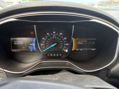 Used 2017 Ford Fusion SE w/ Fusion SE Technology Package FWD image 12