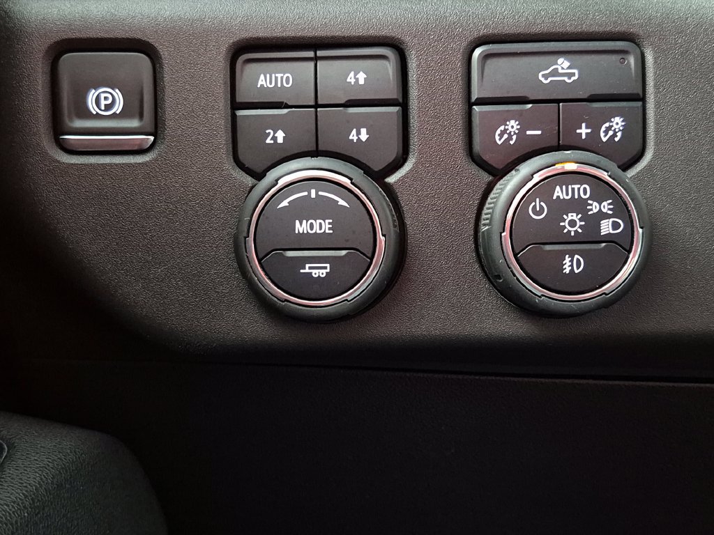 Used 2025 Chevrolet Silverado 1500 LT Trail Boss w/ Convenience Package II AWD/4WD image 18