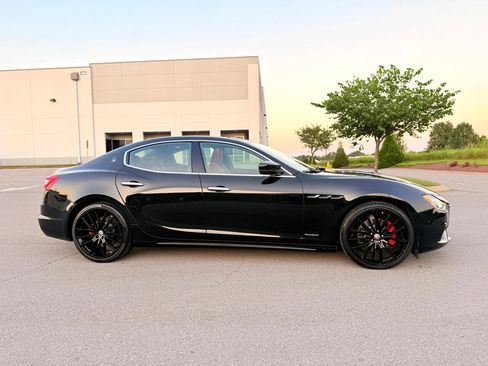 Used 2018 Maserati Ghibli GranSport image 35
