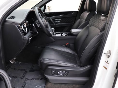 Used 2017 Bentley Bentayga image 19