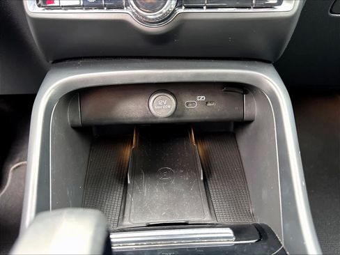 Used 2023 Volvo C40 Recharge Core AWD/4WD image 37
