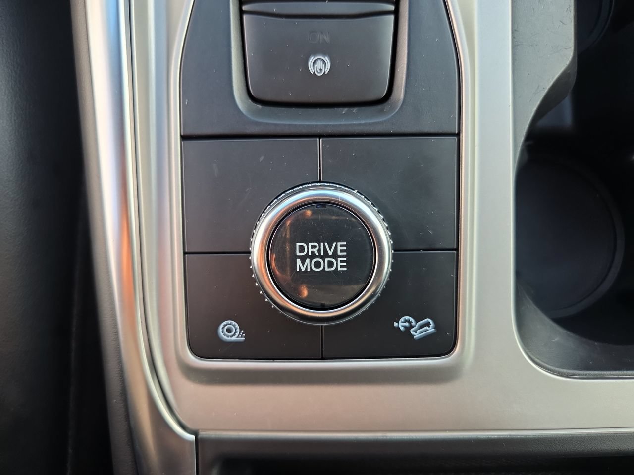 Used 2022 Ford Explorer XLT AWD/4WD image 28