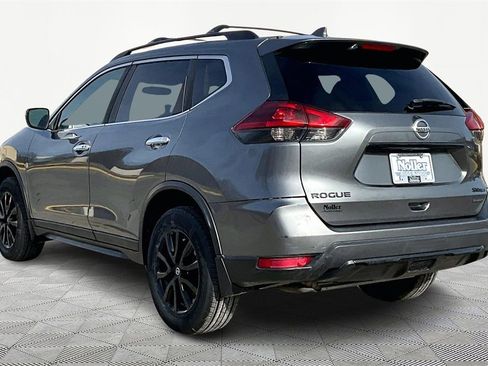 Used 2018 Nissan Rogue SV image 13