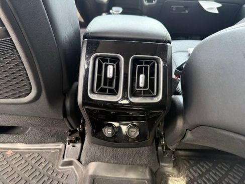 Used 2022 Kia Sorento SX image 16