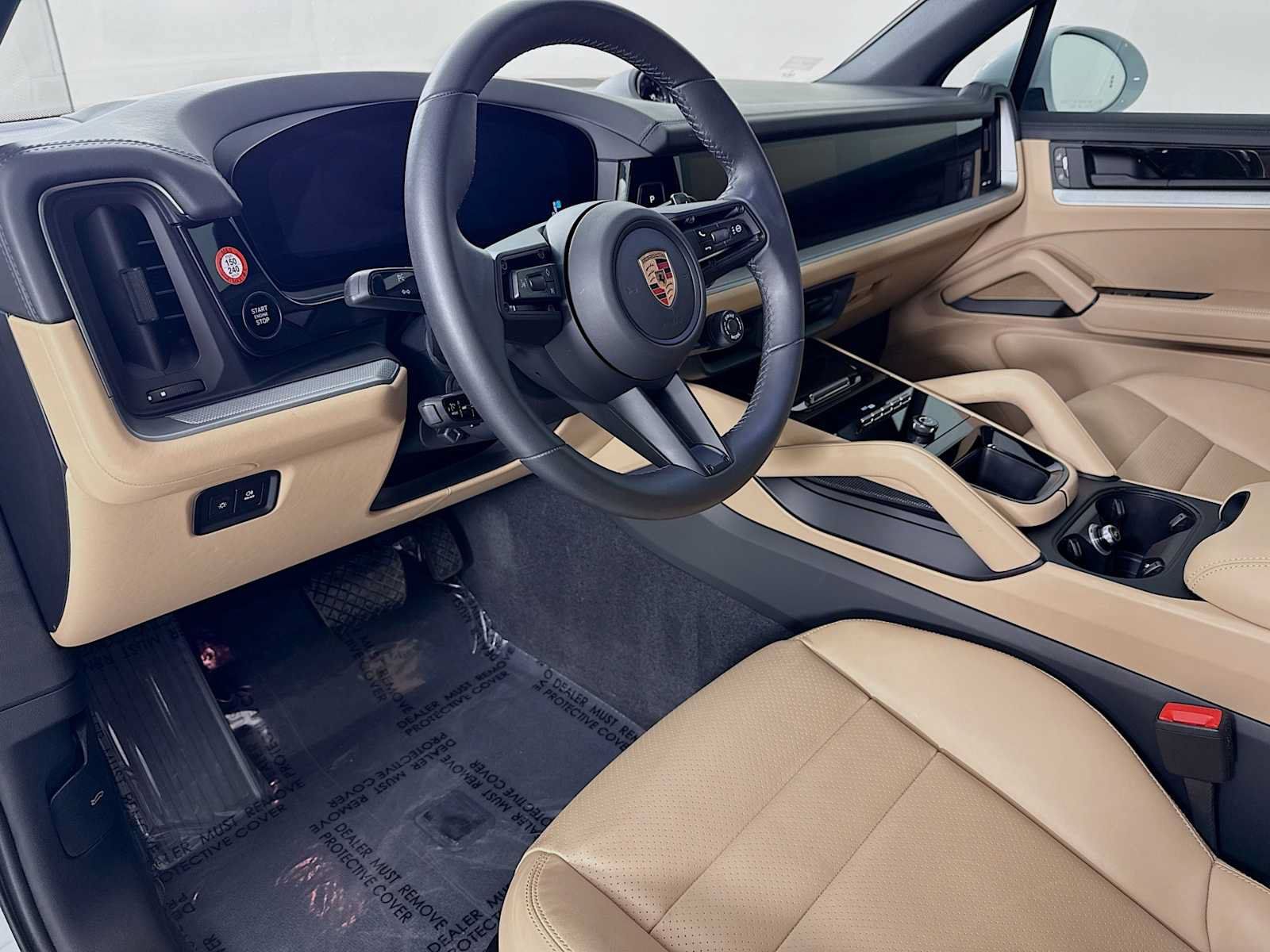 Certified 2025 Porsche Cayenne AWD/4WD image 4