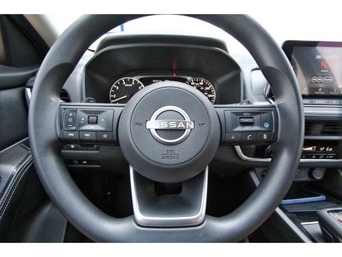 Used 2024 Nissan Rogue SV FWD image 8
