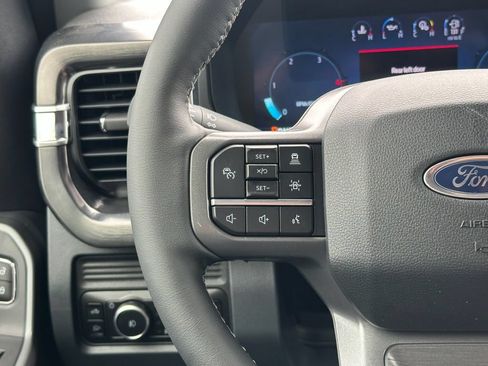 New 2026 Ford F250 Lariat w/ Black Appearance Package AWD/4WD image 9