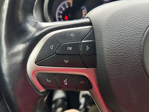 Used 2021 Jeep Grand Cherokee Laredo AWD/4WD image 23