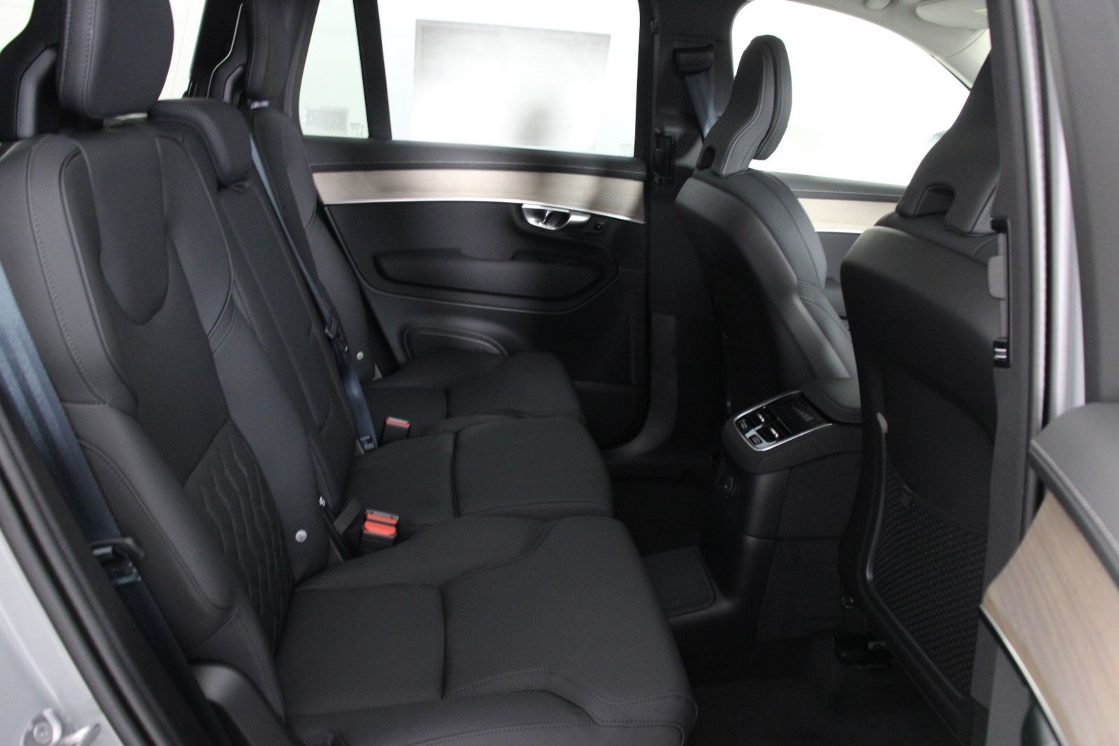 New 2026 Volvo XC90 T8 Plus w/ Protection Package AWD/4WD image 11