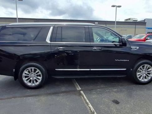 Used 2022 GMC Yukon XL SLT w/ SLT Premium Package AWD/4WD image 9