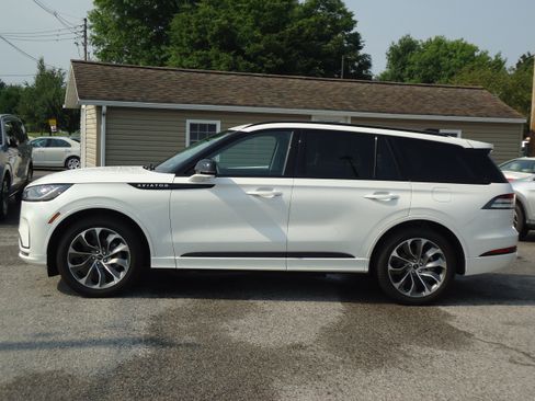 Used 2026 Lincoln Aviator AWD w/ Jet Appearance Package image 5