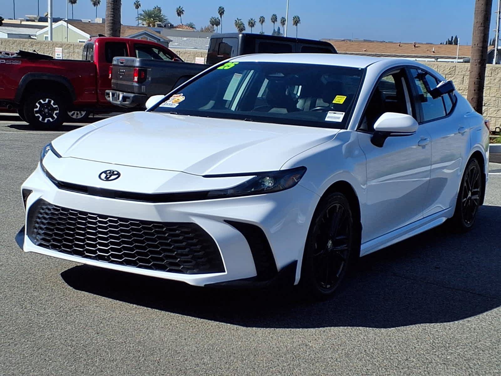 Certified 2025 Toyota Camry SE FWD image 3