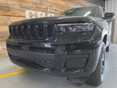 New 2025 Jeep Grand Cherokee L Altitude image 10