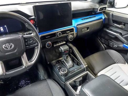 Used 2025 Toyota Tacoma TRD Off-Road AWD/4WD image 17