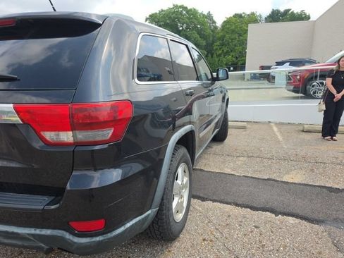 Used 2011 Jeep Grand Cherokee Laredo w/ Security & Convenience Group AWD/4WD image 3