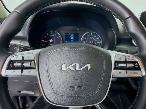 Used 2022 Kia Telluride LX FWD image 16