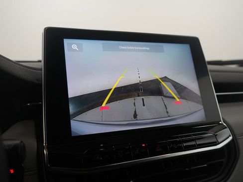 Used 2023 Jeep Compass Limited image 28