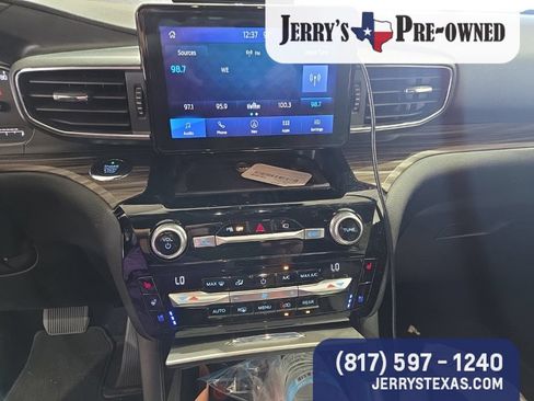 Used 2021 Ford Explorer Limited w/ Equipment Group 301A RWD image 11