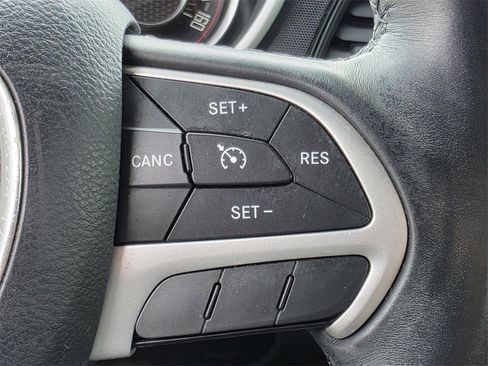 Used 2015 Dodge Challenger SXT Plus image 22