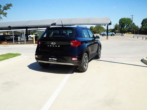 New 2026 Hyundai Venue SEL FWD image 7