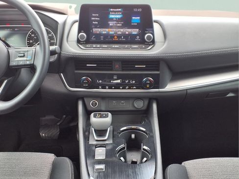 Used 2023 Nissan Rogue SV FWD image 16