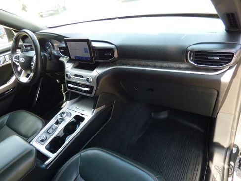 Used 2022 Ford Explorer Timberline w/ Timberline Technology Package AWD/4WD image 15