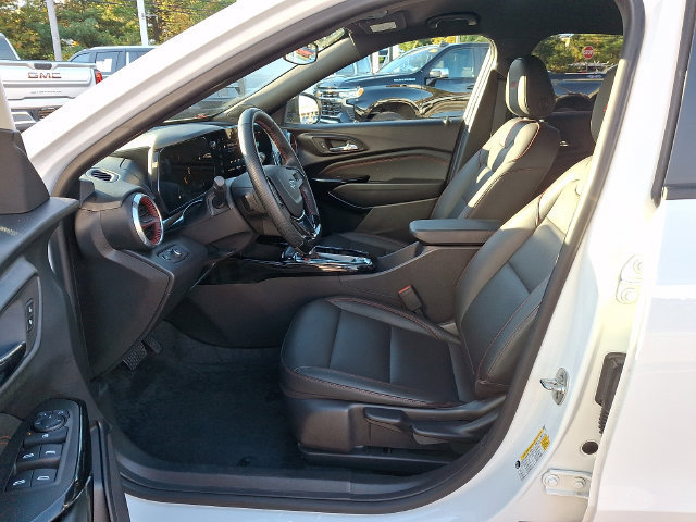 Used 2024 Chevrolet Trax RS FWD image 23