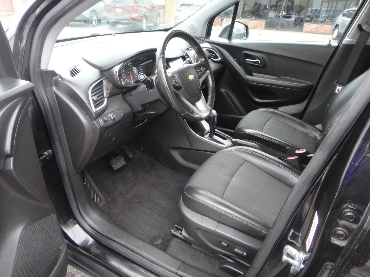 Used 2019 Chevrolet Trax LT w/ LT Convenience Package AWD/4WD image 7