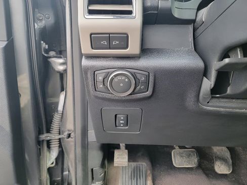 Used 2016 Ford F150 Lariat w/ Equipment Group 501A Mid image 17