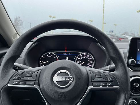 Used 2025 Nissan Sentra SV image 25