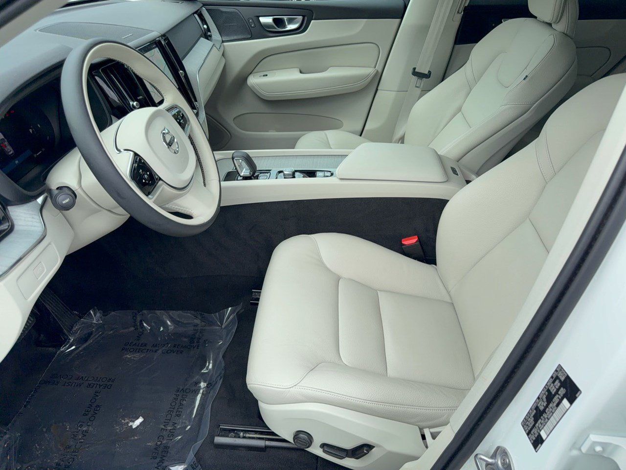Used 2024 Volvo XC60 B5 Plus w/ Climate Package AWD/4WD image 5