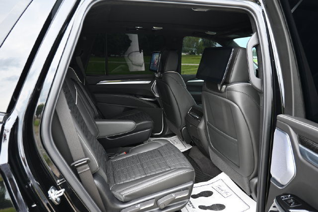 Used 2026 Cadillac Escalade V AWD/4WD image 21