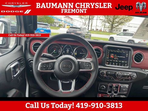 Used 2023 Jeep Wrangler Unlimited Rubicon 4xe image 2