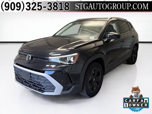 Used 2025 Volkswagen Taos SE w/ Black Wheel Package FWD image 1