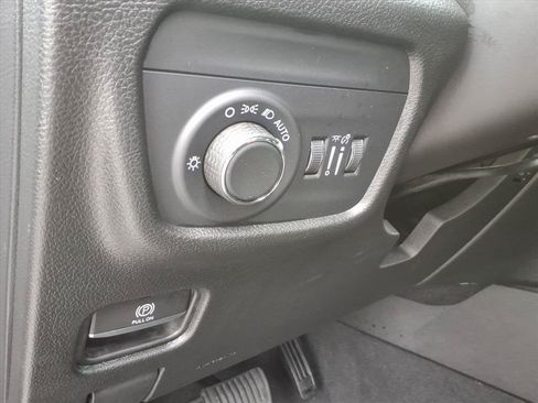 Used 2025 Jeep Grand Cherokee L Altitude AWD/4WD image 22