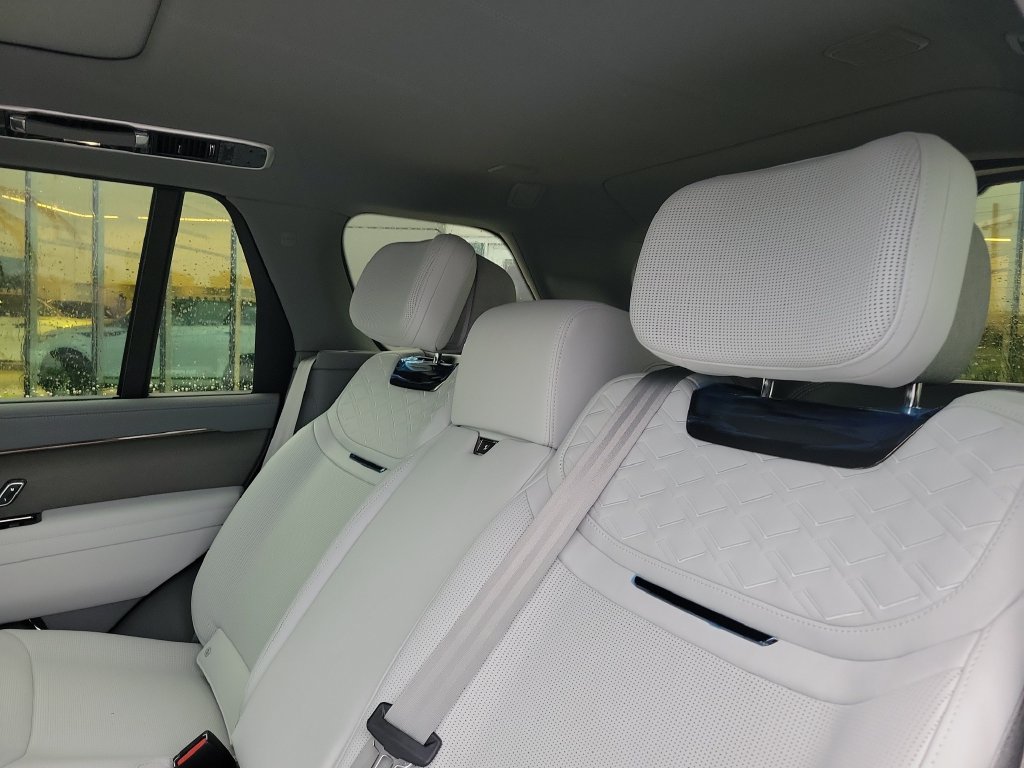 New 2026 Land Rover Range Rover SV AWD/4WD image 15