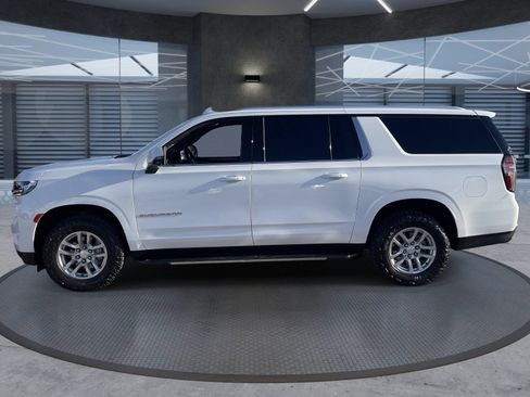 Used 2024 Chevrolet Suburban LT w/ Luxury Package AWD/4WD image 3